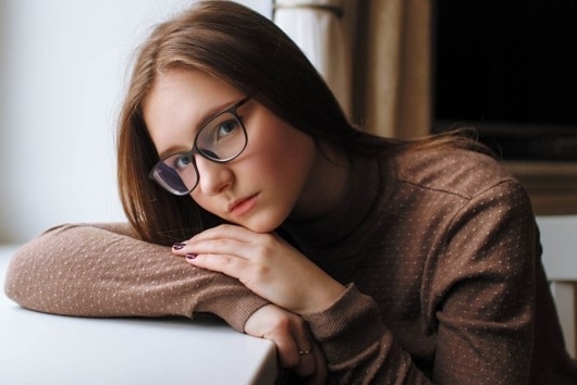 como-usar-maquillaje-con-gafas.-consejos-para-lucir-radiante