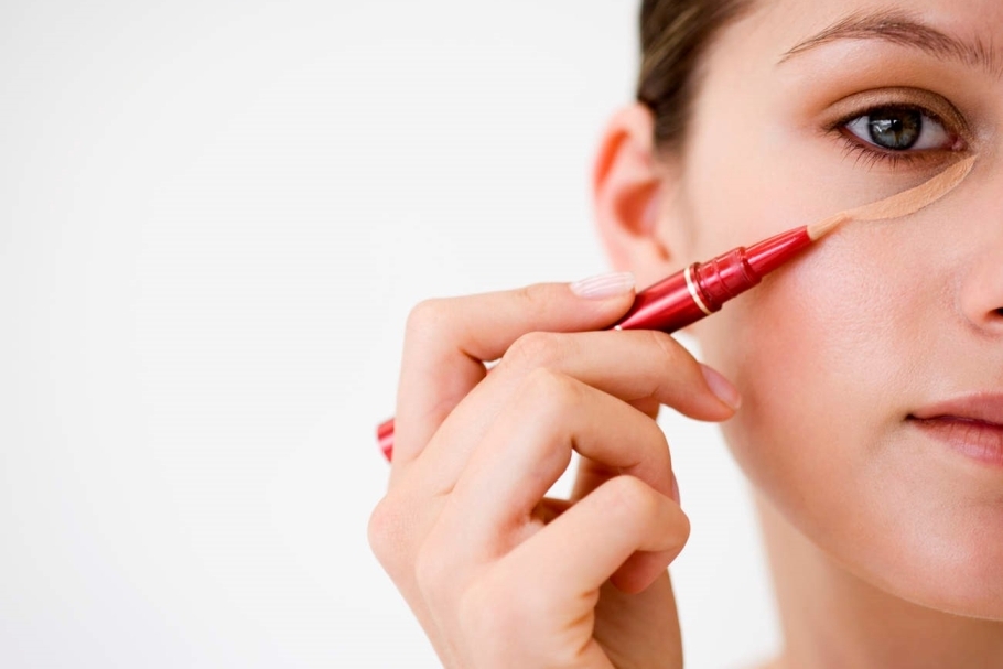 es-posible-disimular-las-ojeras-con-maquillaje