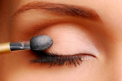 ¿Qué debemos saber acerca de la sombra de ojos? Tipos y consejos para su utilización