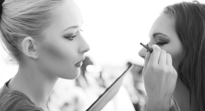 ¿Qué se necesita para ser maquilladora profesional? Requisitos