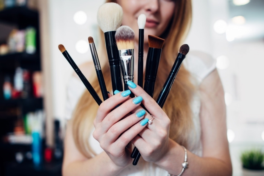 todo-sobre-las-brochas-y-pinceles-de-maquillaje